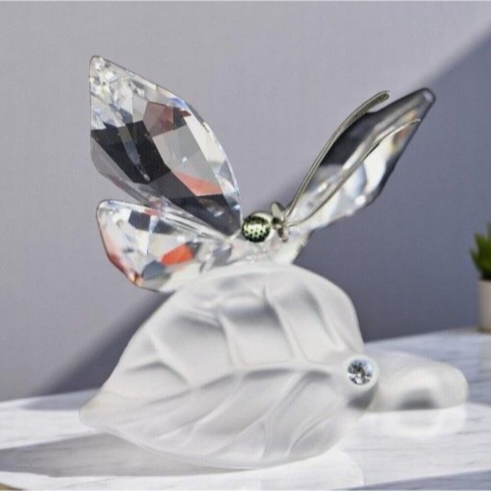 Swarovski Crystal Butterfly Figurine Frosted Leaf Retired Paperweight 7615